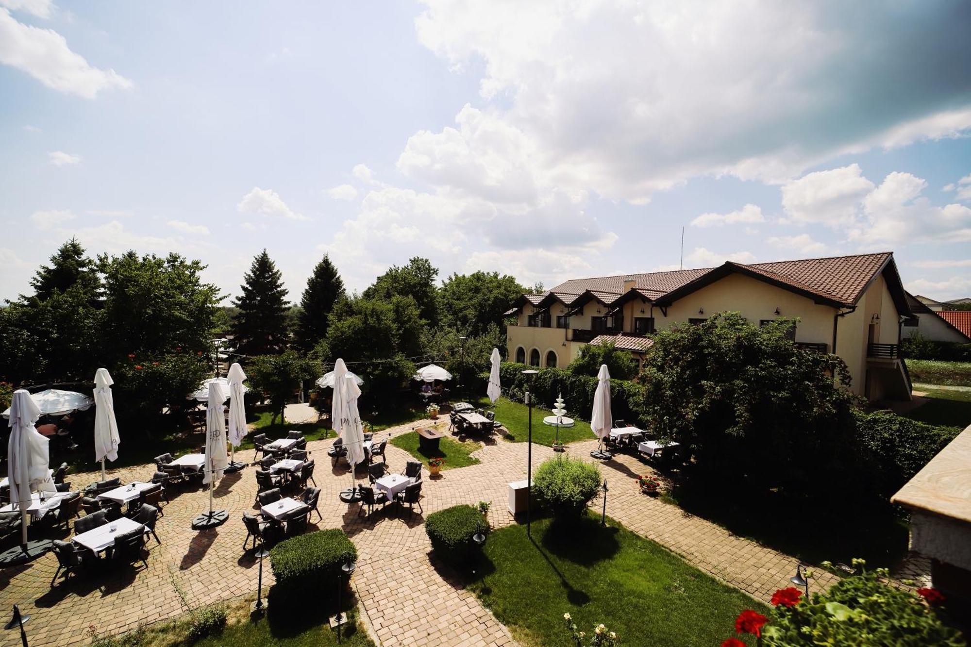 Hotel Karo Bacău Exterior foto