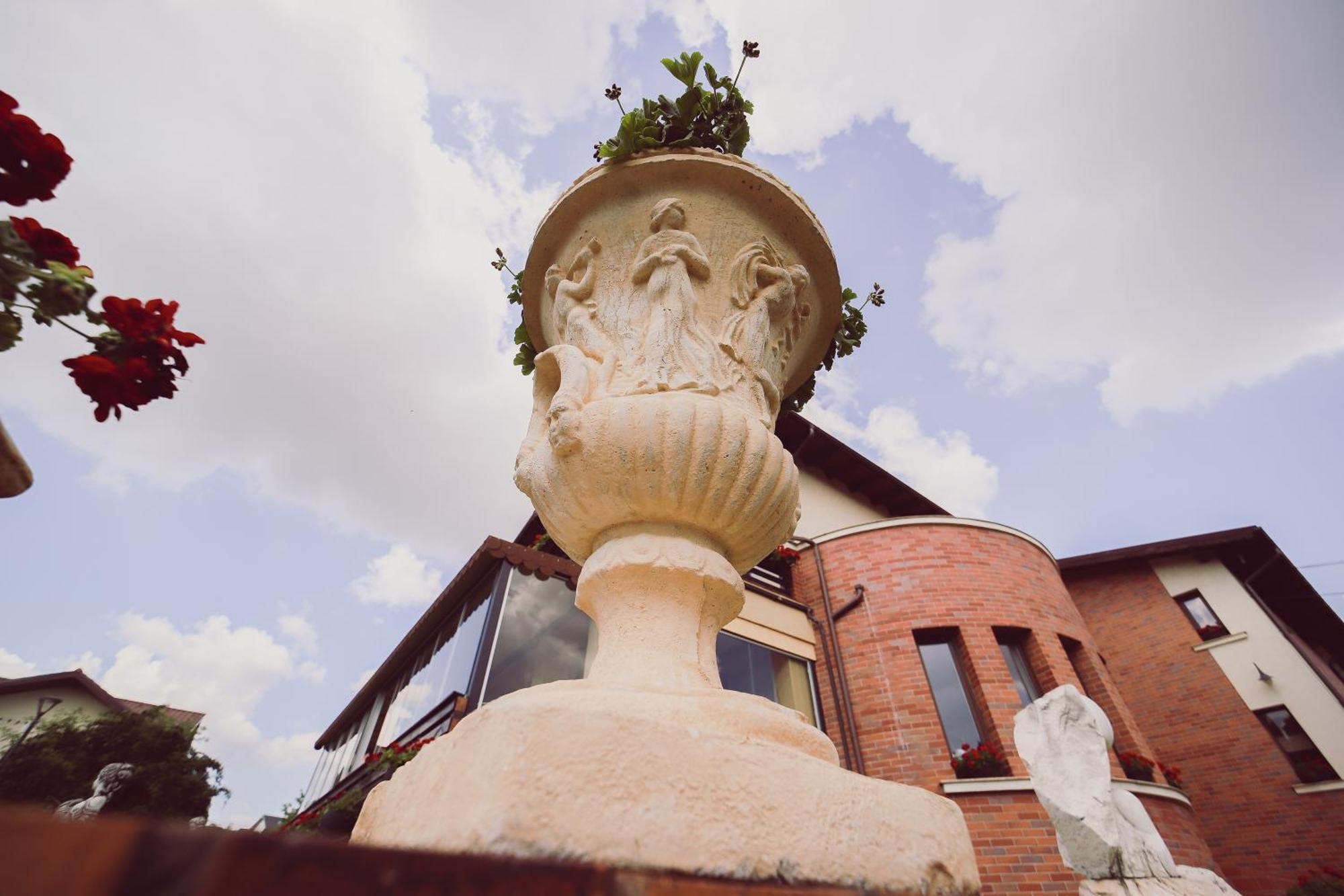 Hotel Karo Bacău Exterior foto